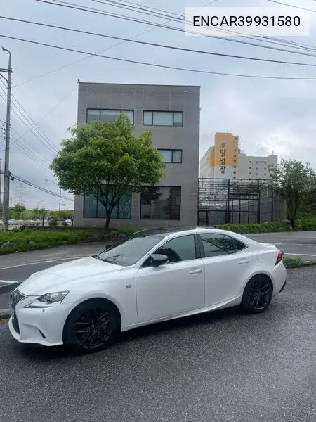 Lexus IS 2016 года выпуска
