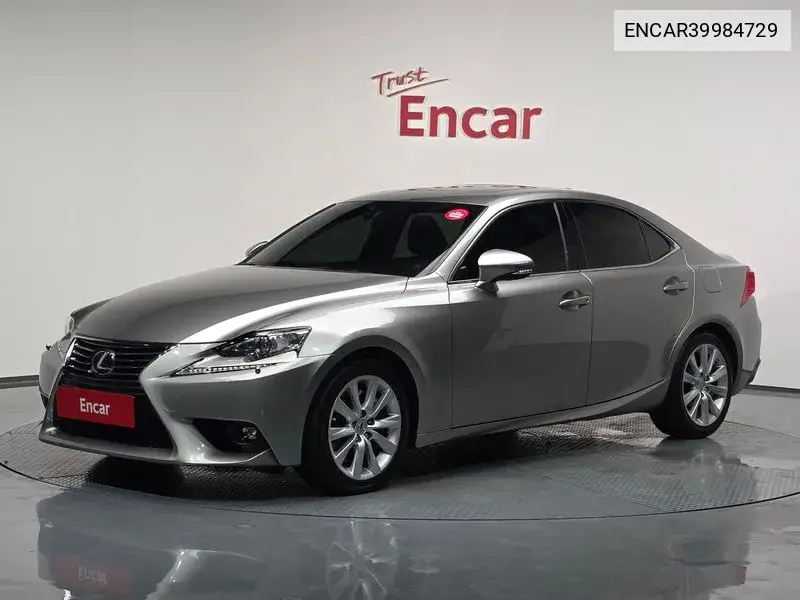 Lexus IS 2016 года выпуска