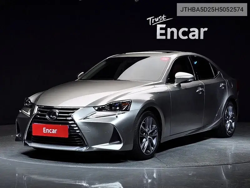 Lexus IS 2017 года выпуска