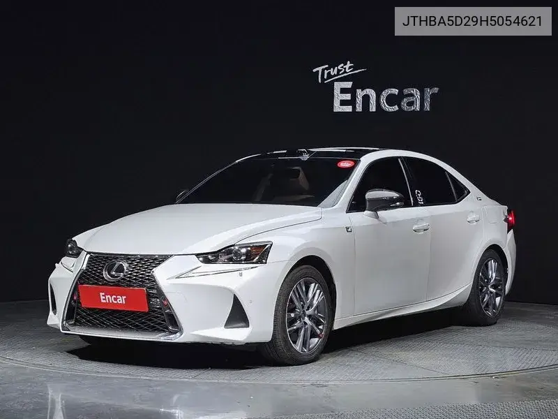 Lexus IS 2017 года выпуска