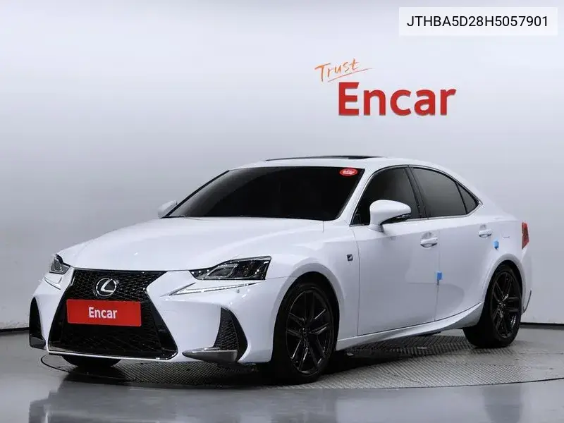 Lexus IS 2017 года выпуска