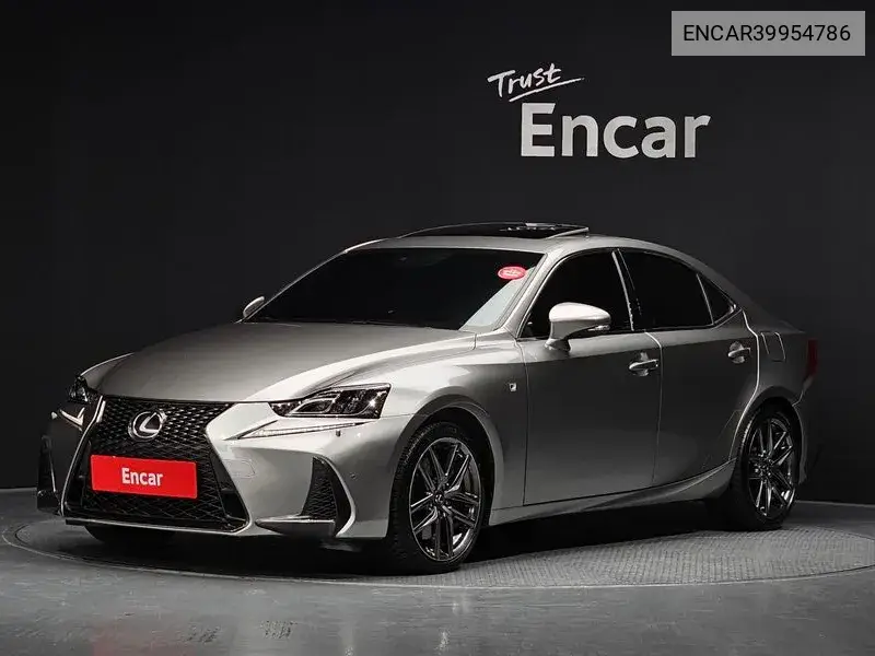 Lexus IS 2017 года выпуска