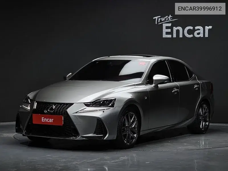 Lexus IS 2017 года выпуска