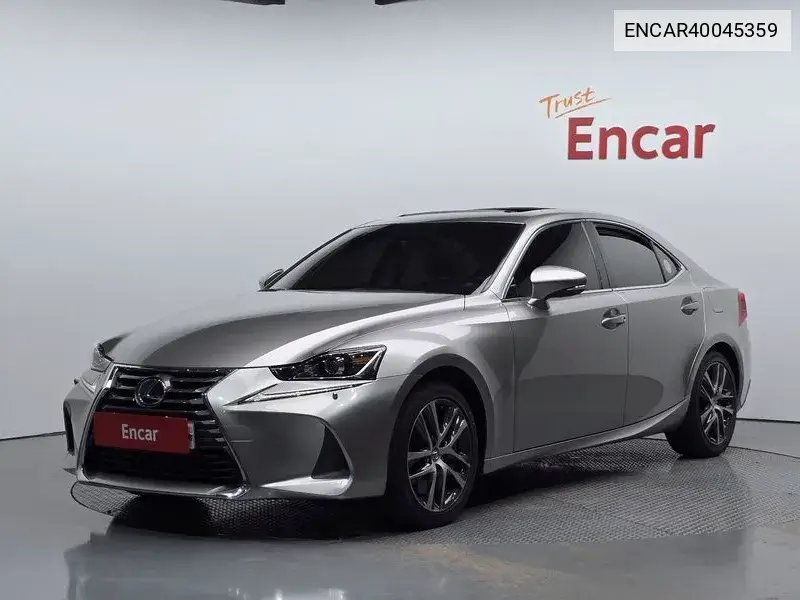 Lexus IS 2017 года выпуска
