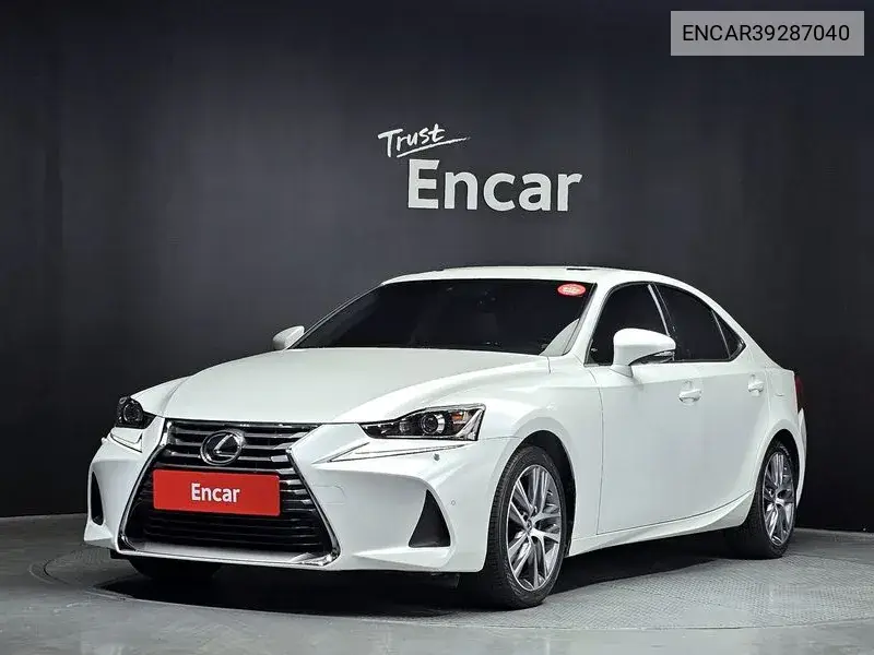 Lexus IS 2018 года выпуска