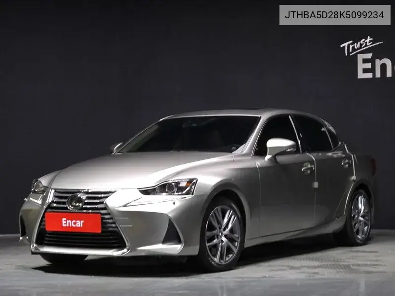 Lexus IS 2019 года выпуска