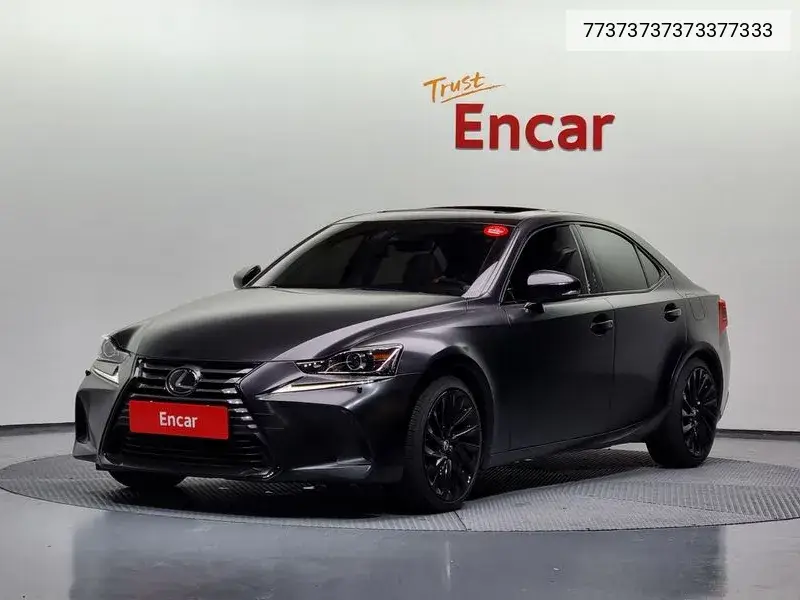 Lexus IS 2019 года выпуска