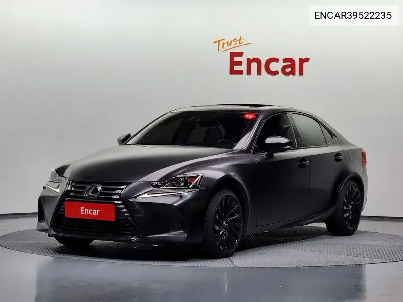 Lexus IS 2019 года выпуска