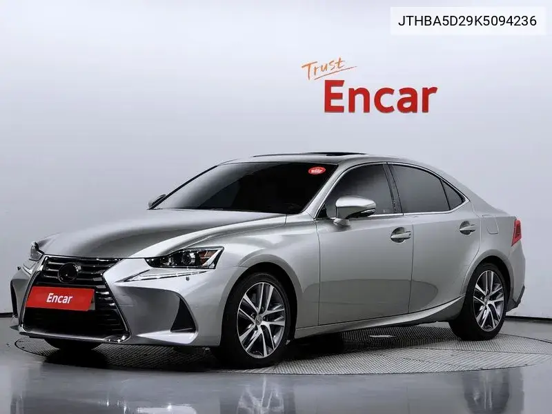 Lexus IS 2019 года выпуска