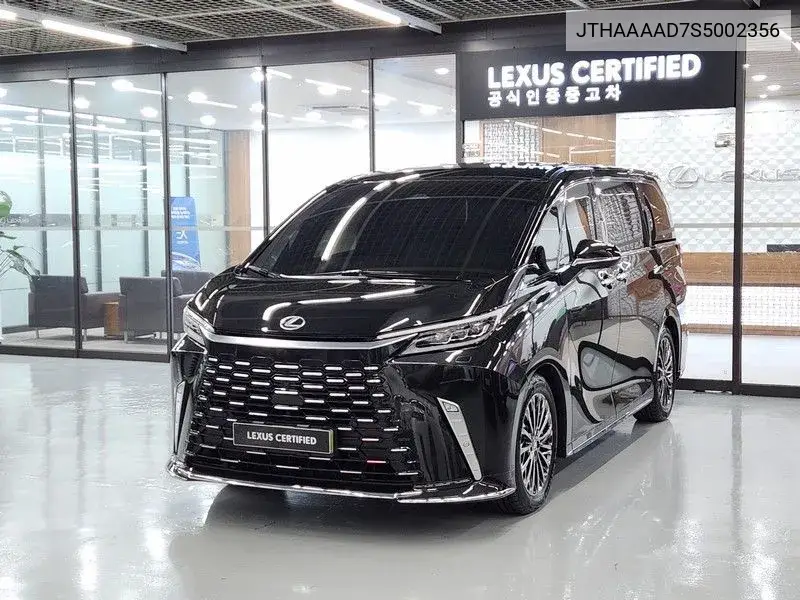 Lexus LM 2024 года выпуска