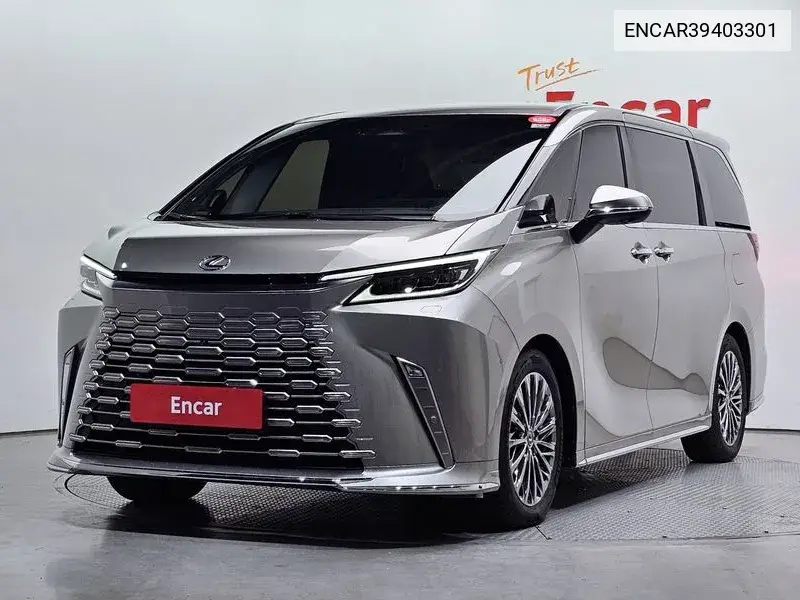 Lexus LM 2024 года выпуска