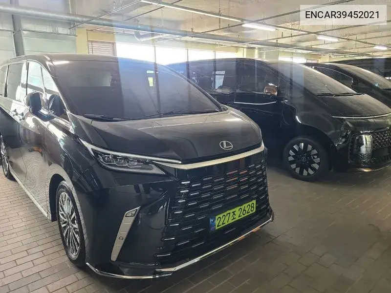 Lexus LM 2024 года выпуска