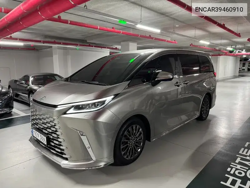 Lexus LM 2024 года выпуска