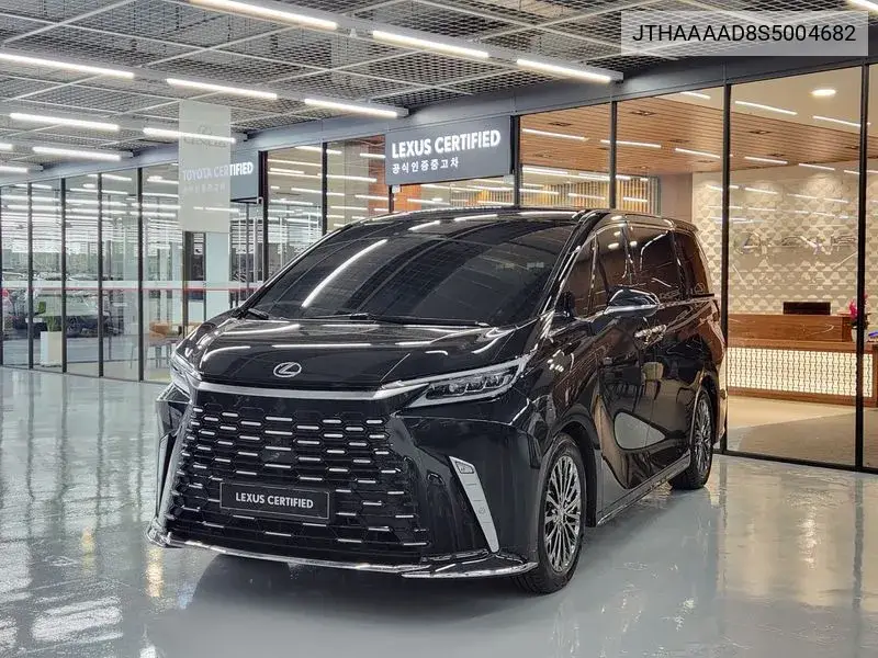 Lexus LM 2024 года выпуска