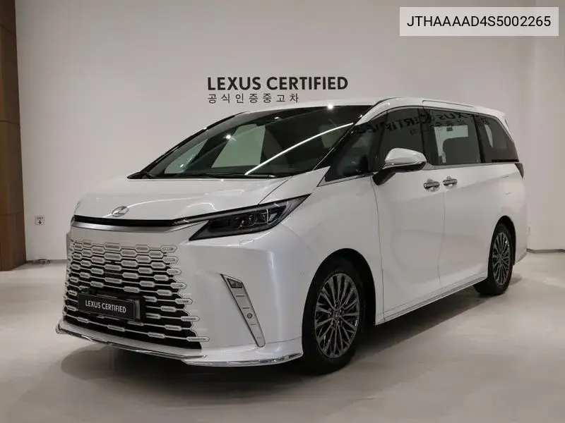 Lexus LM 2024 года выпуска