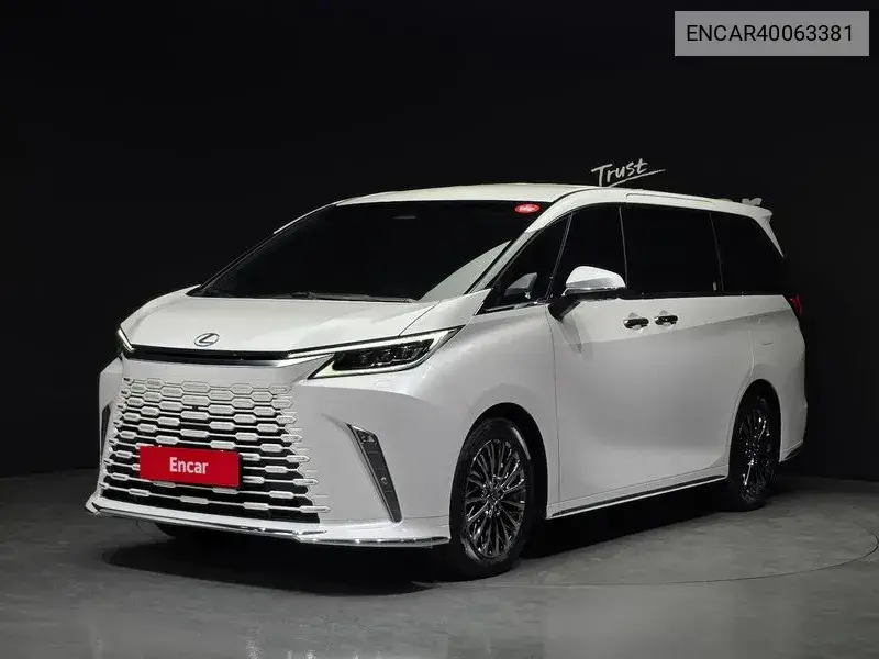 Lexus LM 2024 года выпуска