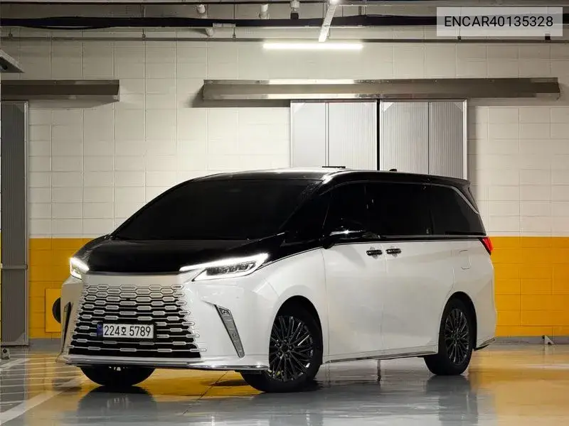 Lexus LM 2024 года выпуска