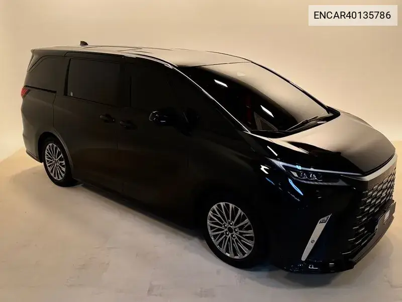 Lexus LM 2024 года выпуска