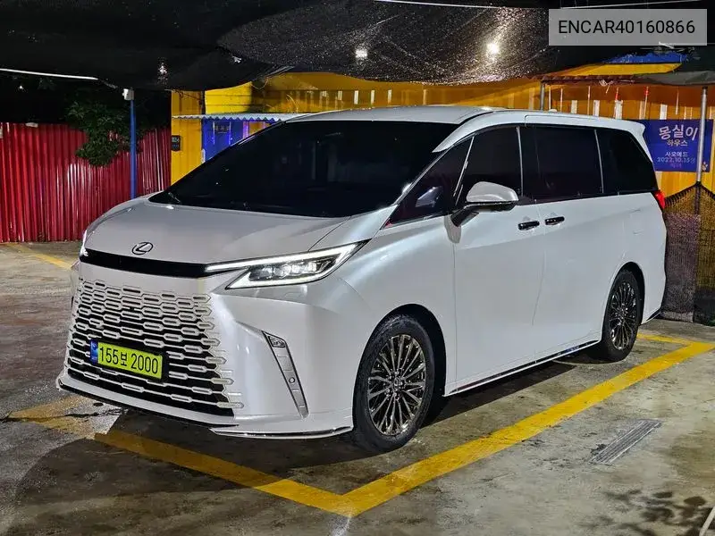 Lexus LM 2024 года выпуска