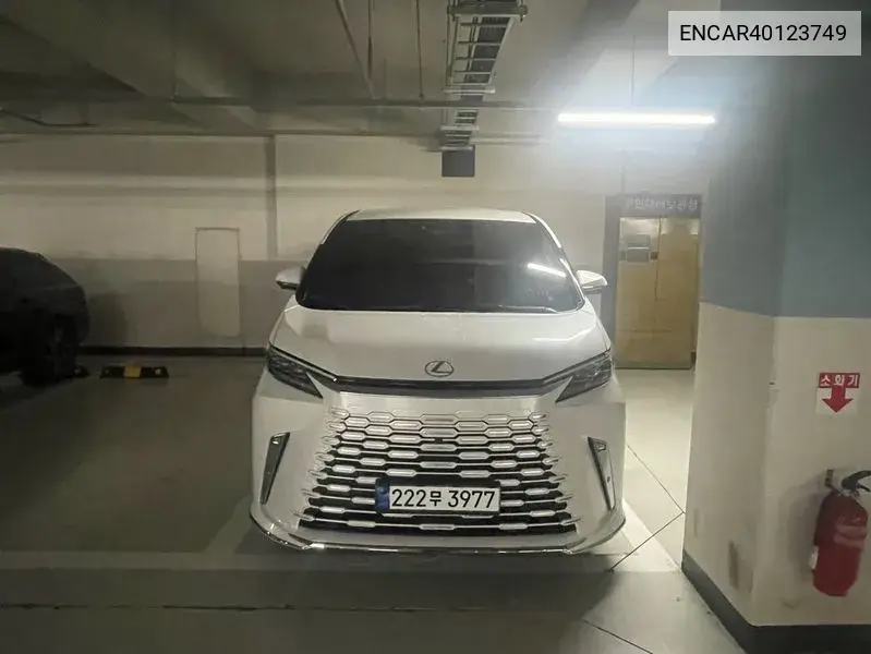 Lexus LM 2025 года выпуска