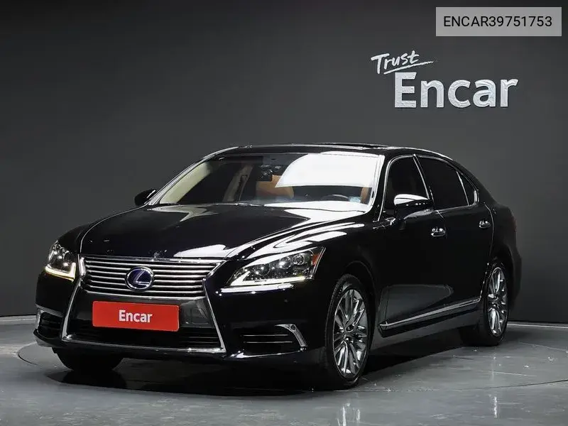Lexus LS 2016 года выпуска