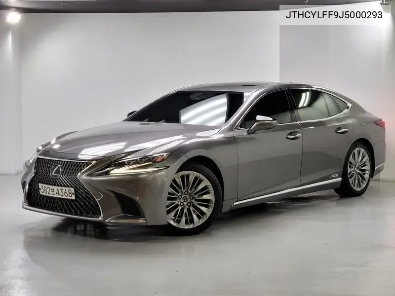 Lexus LS 2017 года выпуска