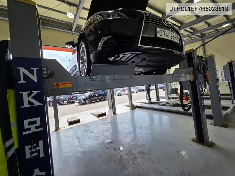 Lexus LS 2017 года выпуска