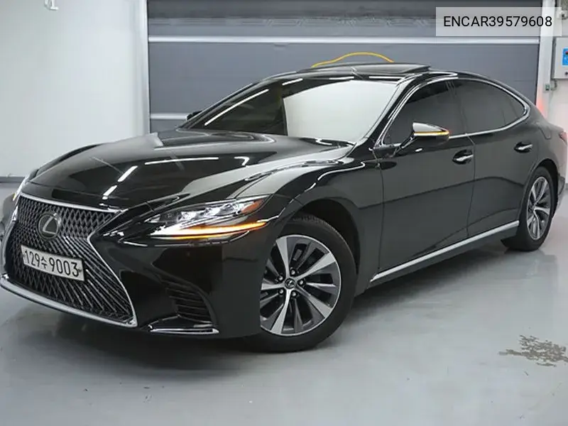 Lexus LS 2018 года выпуска