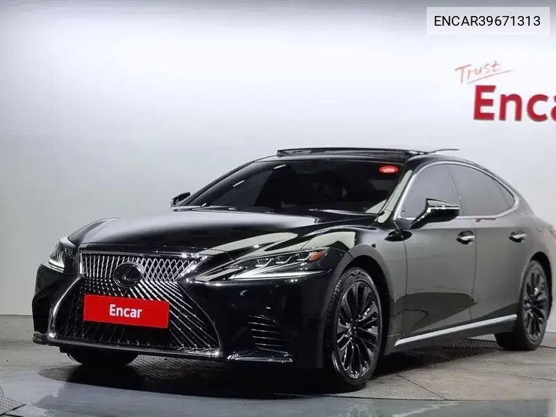 Lexus LS 2018 года выпуска