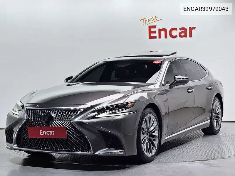 Lexus LS 2018 года выпуска