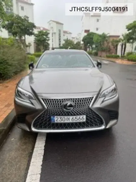 Lexus LS 2018 года выпуска