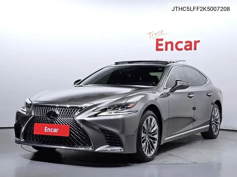 Lexus LS 2019 года выпуска