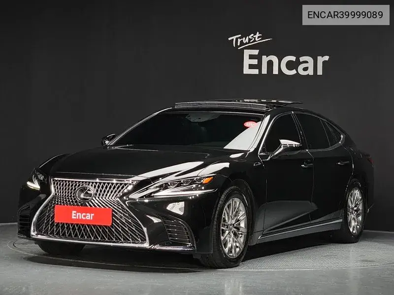 Lexus LS 2019 года выпуска