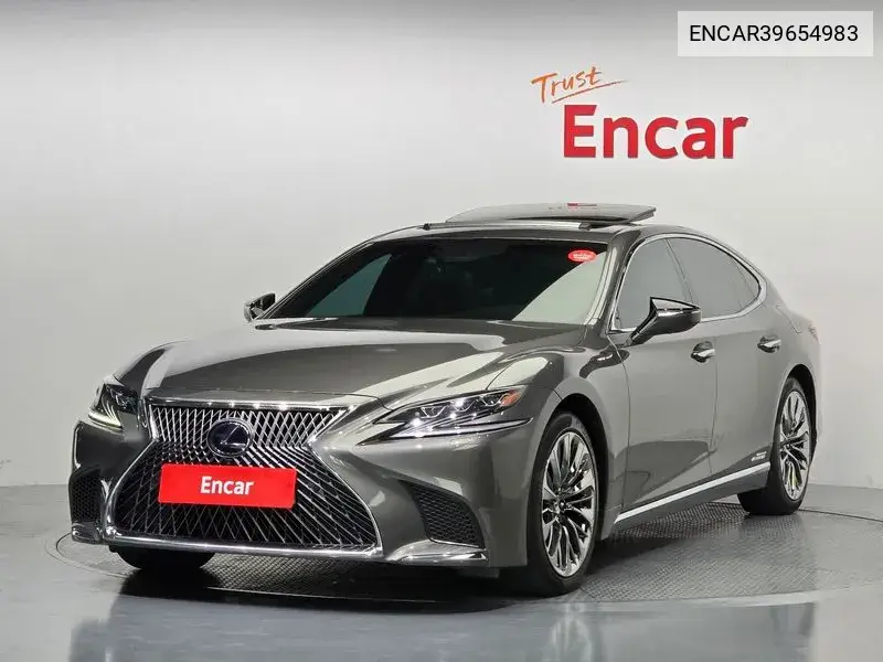Lexus LS 2020 года выпуска