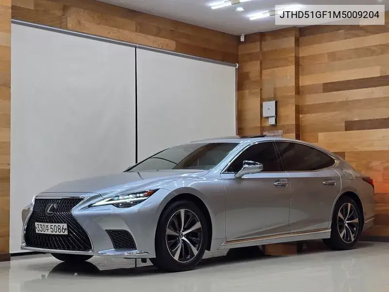 Lexus LS 2021 года выпуска