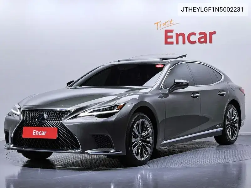 Lexus LS 2022 года выпуска