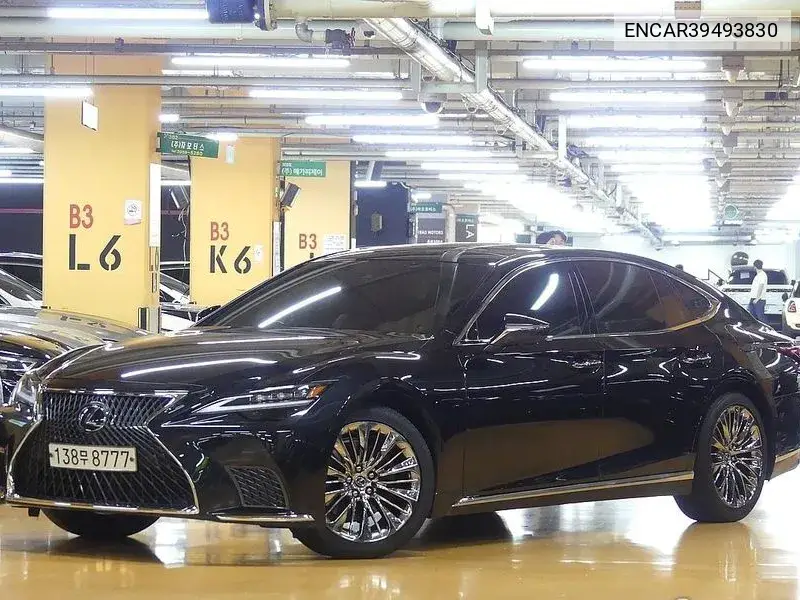 Lexus LS 2022 года выпуска