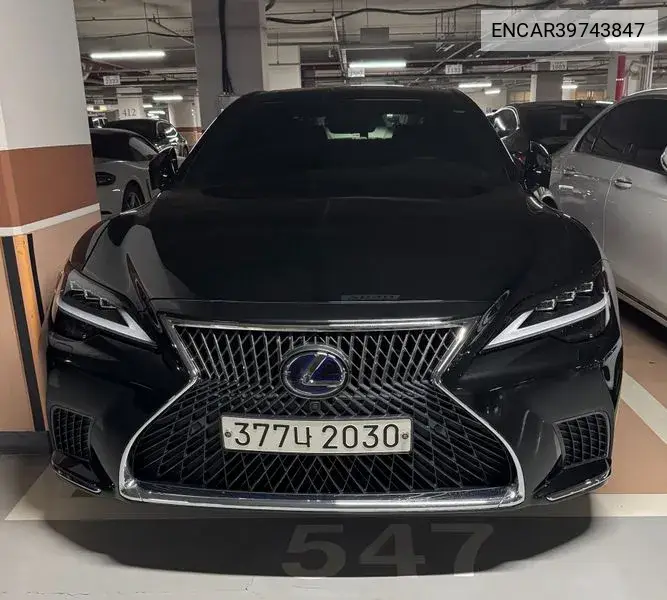 Lexus LS 2022 года выпуска