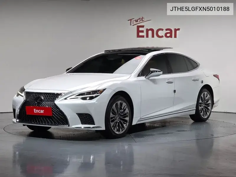 Lexus LS 2022 года выпуска