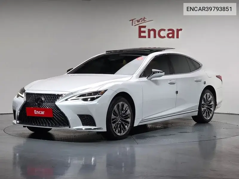 Lexus LS 2022 года выпуска