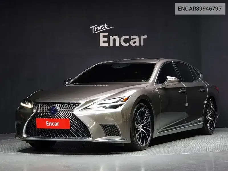 Lexus LS 2022 года выпуска