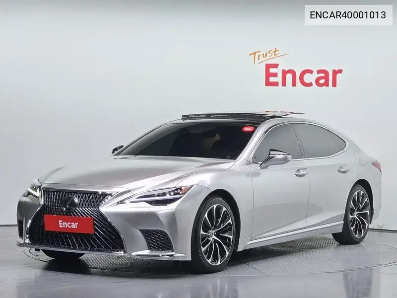 Lexus LS 2023 года выпуска