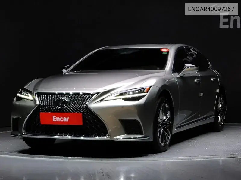 Lexus LS 2023 года выпуска