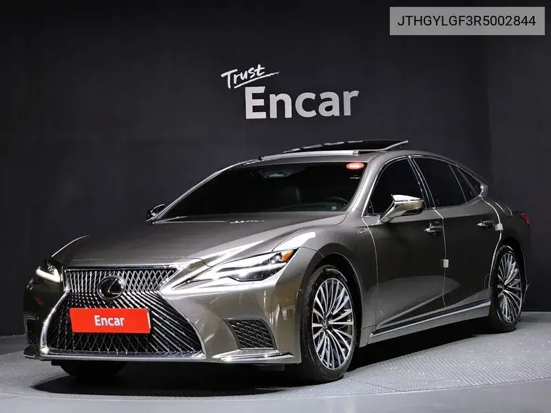 Lexus LS 2024 года выпуска