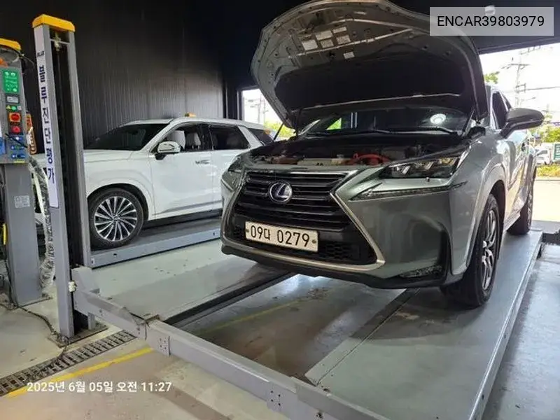 Lexus NX 2016 года выпуска