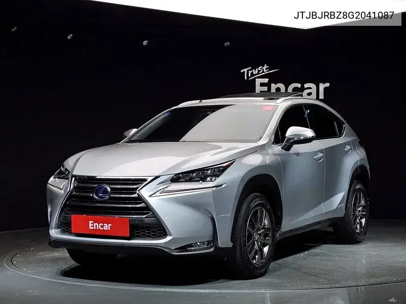 Lexus NX 2016 года выпуска