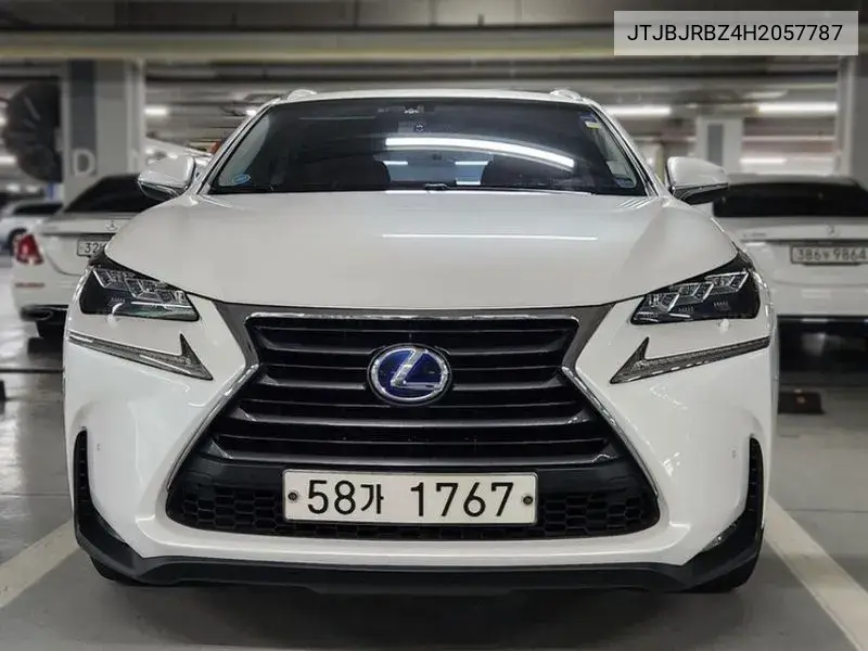 Lexus NX 2016 года выпуска