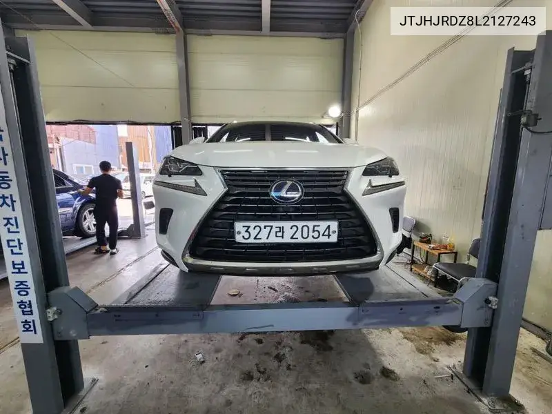 Lexus NX 2019 года выпуска