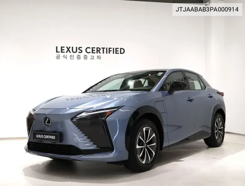 Lexus RZ 2023 года выпуска