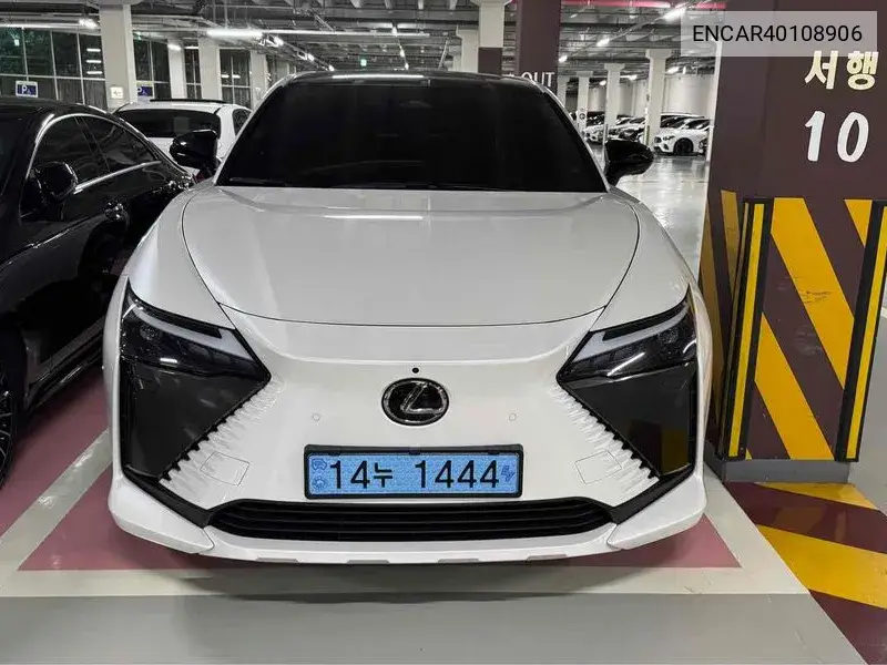 Lexus RZ 2023 года выпуска